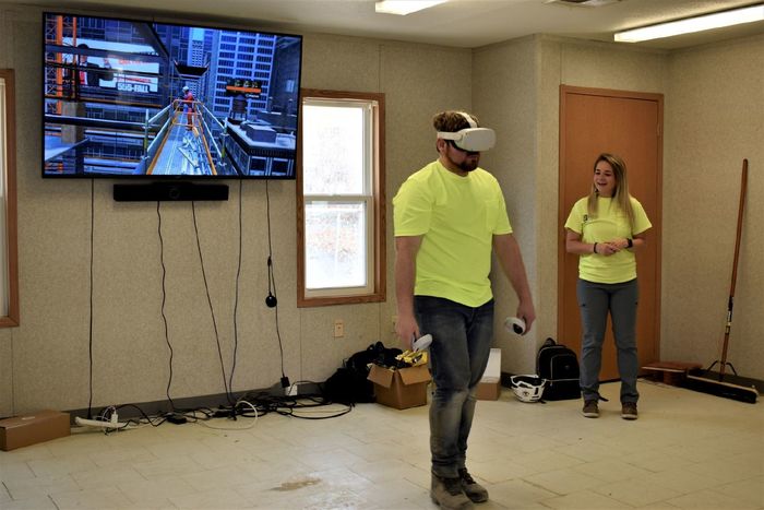 construction workers use virtual reality for safety training