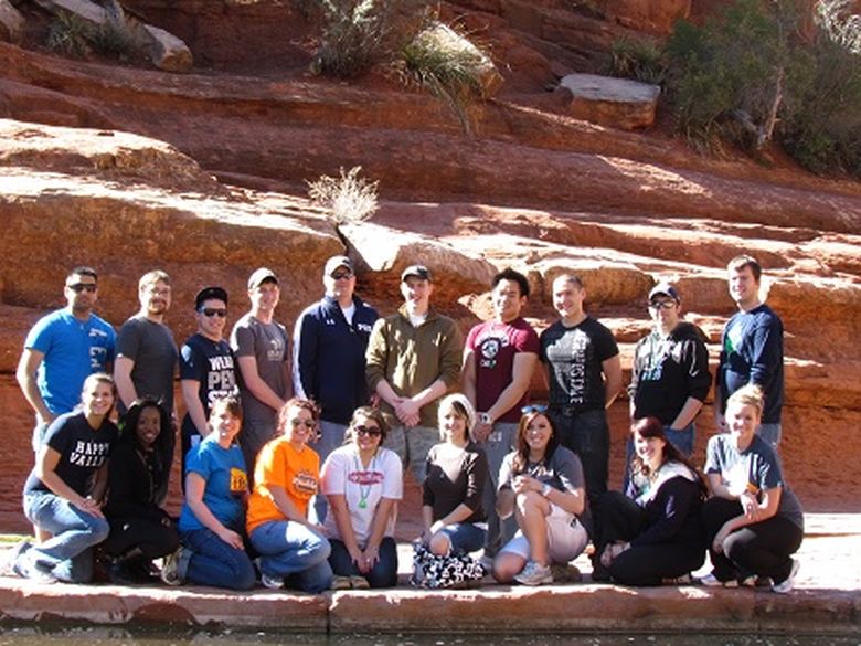 students on alternative spring break trip in front of Arizona canyon