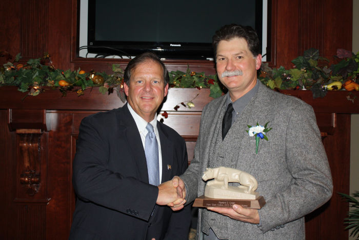 Rawland D. Cogan receiving the 2013 Outstanding Alumni Award from David Spigelmyer