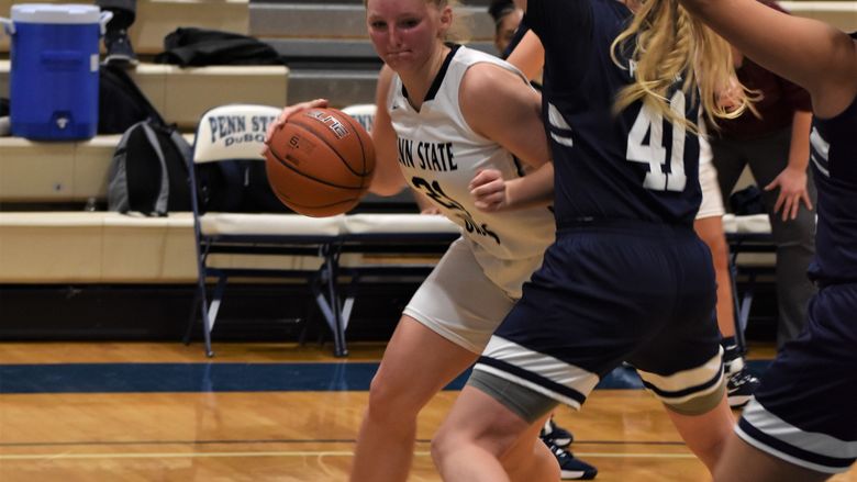 Malliah Schreck finished the game with 12 points and 14 rebounds.