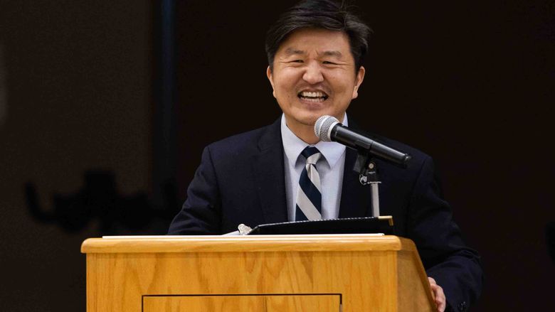 Chancellor Jungwoo Ryoo at podium