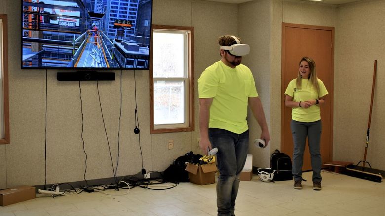 construction workers use virtual reality for safety training