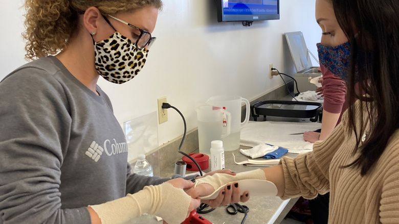 Students practice splinting during a workshop