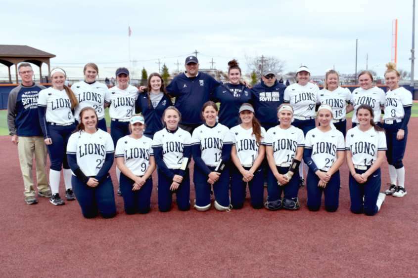 Penn State DuBois softball team photo