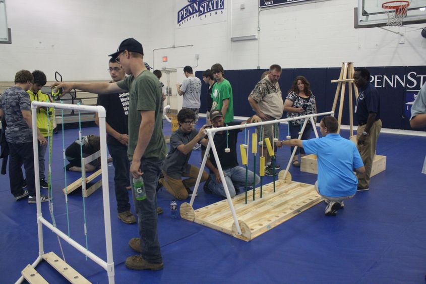 Students had the opportunity to examine part of the robotics course. 