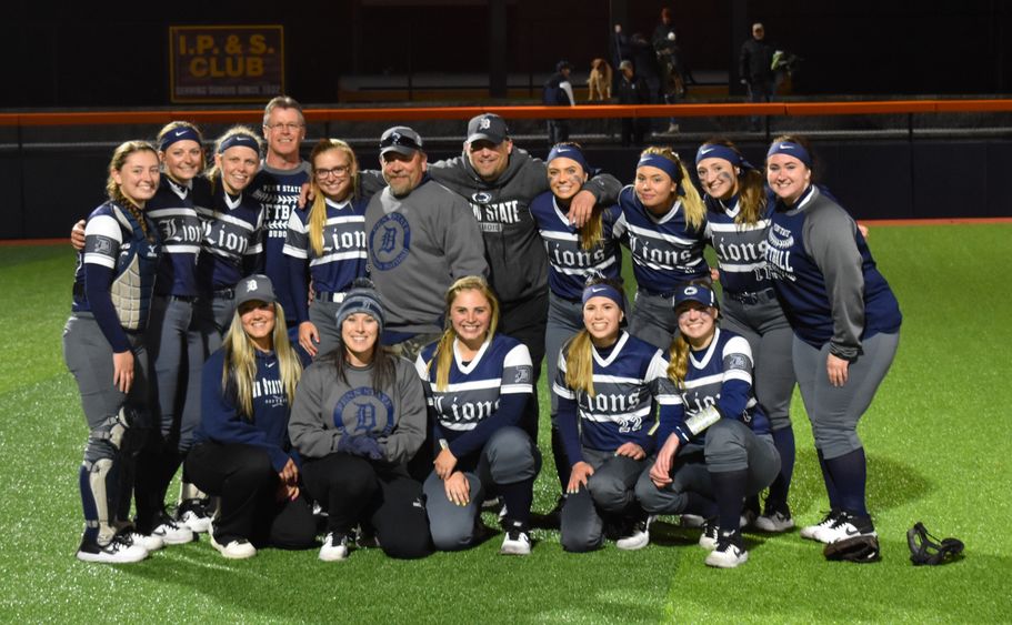 Softball team at playoffs 